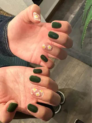 ネイル TotalBeautysalonCURE所属・CURE 朱梨のネイルデザイン