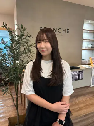 ロング 髙木琉菜 レイヤー／艶カラーのヘアスタイル