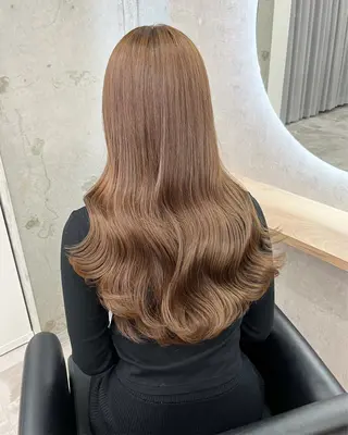 ロング 🩷Yui🩷 大人可愛い艶カラーのヘアスタイル