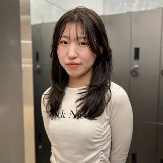 セミロング カラー LILi リリのヘアスタイル