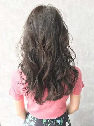 セミロング カラー TOMOYAレイヤー ブリーチ縮毛矯正のヘアスタイル