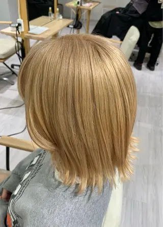 ショート カラー ツヤカラー🤍 ARISAのヘアスタイル
