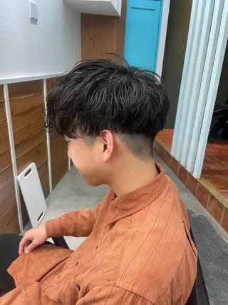 ミディアム パーマ メンズ RIN／韓国ヘア レイヤーカットのヘアスタイル