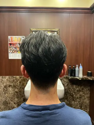 ショート ヒロ銀座バーバーショップ丸の内所属・秋山 琳太のヘアスタイル