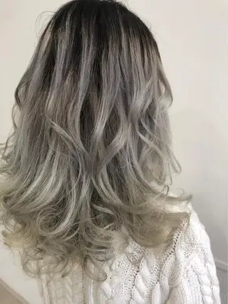 セミロング カラー WHITE所属・WHITE 田中智之のヘアスタイル