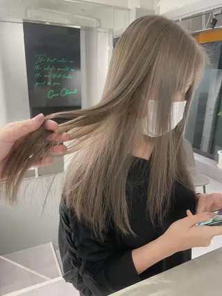 ロング カラー ikuma/ ミルクティーのヘアスタイル