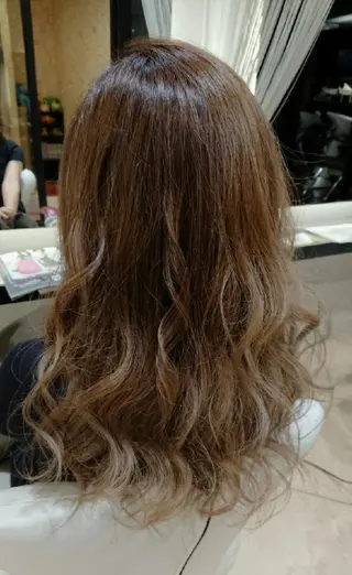 セミロング カラー 秋山 幸太のヘアスタイル