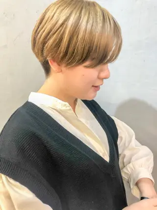 ショート カラー 長井 美佳のヘアスタイル