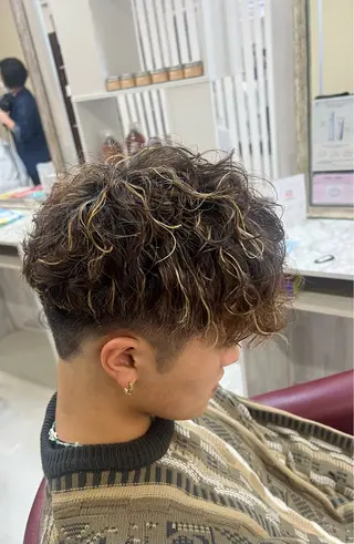 ショート カラー パーマ KEN 🌟のヘアスタイル