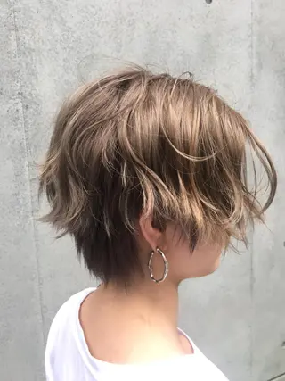 ショート カラー 平 ちひろのヘアスタイル