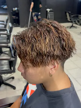 ショート パーマ メンズ 難波/メンズウルフ・ フェザーパーマ鶴田文のヘアスタイル