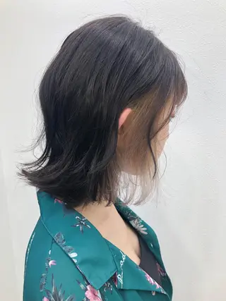 ミディアム AKANE 【zina新宿】のヘアスタイル