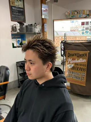 メンズ まろやかなベージュ 小池春樹のヘアスタイル