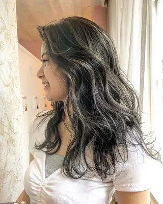 セミロング REVE所属・TAKU 美容師のヘアスタイル