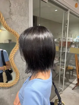 カラー クロダ ワカハのヘアスタイル