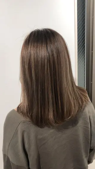 ミディアム カラー タカハシ ユウキのヘアスタイル