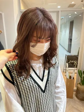 ミディアム カラー akane .のヘアスタイル