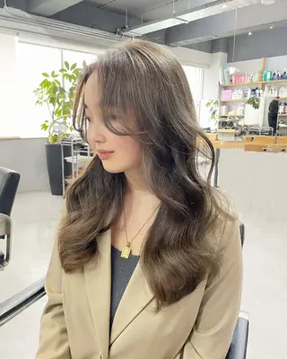 ロング カラー ミルクティーベージュ ❤︎レイヤー　MIAのヘアスタイル