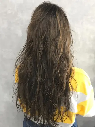 セミロング カラー TOMOYAレイヤー ブリーチ縮毛矯正のヘアスタイル