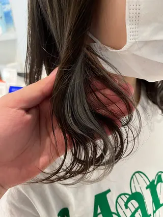 ミディアム カラー 艶髪ブリーチ/レイヤ ー/竹本幸希のヘアスタイル