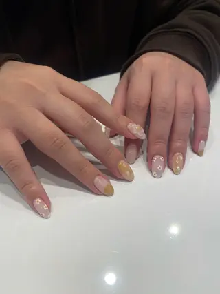 ネイル EARTH coiffure beaute 東松山店所属・町田 杏花のネイルデザイン