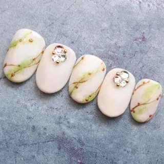 ネイル 山田 麻衣のネイルデザイン