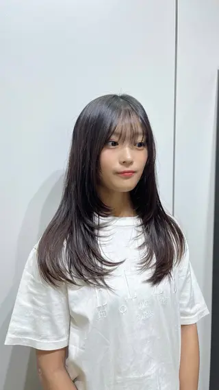 ロング 石塚 瑛里菜のヘアスタイル