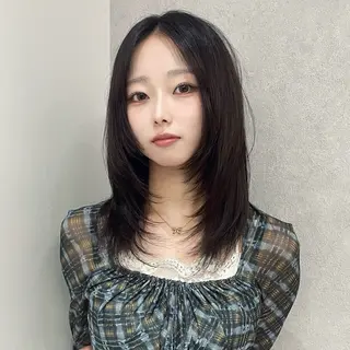 セミロング ハッシュカット🖤 レイヤー/透けカラーのヘアスタイル