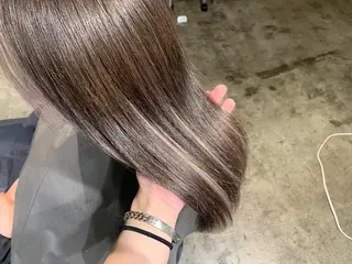 セミロング カラー ✅ケアブリーチ✅ トヨオカ ノブヒデのヘアスタイル