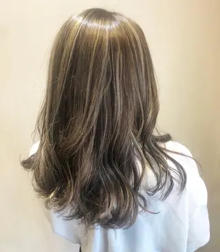 セミロング カラー 新井 友菜のヘアスタイル