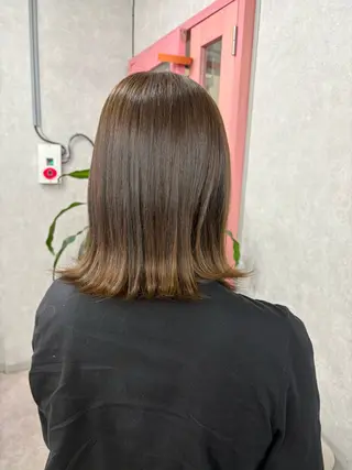 ミディアム カラー 小熊 夏実のヘアスタイル