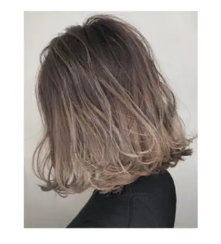 ミディアム 佐藤 奈佳子 サトウ ナカコのヘアスタイル