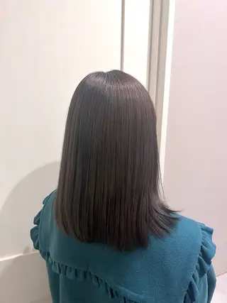 ミディアム カラー 小山田 愛美のヘアスタイル