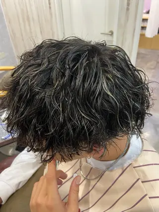 ショート カラー パーマ メンズ カットパーマ✂️ 小坂田玲亜のヘアスタイル