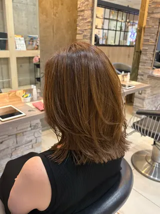 ミディアム seek next アヤノのヘアスタイル