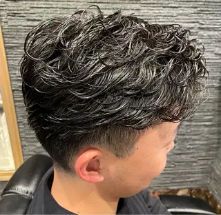 ミディアム パーマ メンズ ヒロ銀座BARBERSHOP丸の内店所属・ヒロ銀座　石川 昂のヘアスタイル
