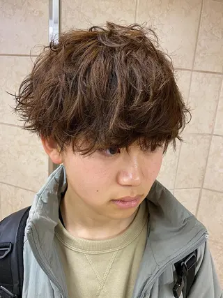ショート パーマ メンズ 菅村 勇亮のヘアスタイル