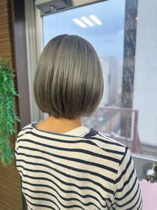 ショート カラー Viage （ビアージュ）のヘアスタイル