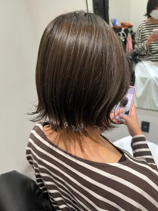 ミディアム カラー パーマ コテ巻き風パーマ 韓国風パーマ 無重力のヘアスタイル