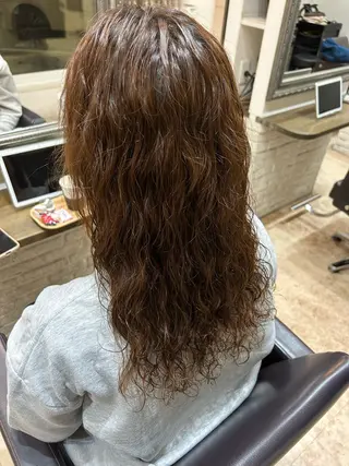 パーマ 佐久間 優里のヘアスタイル