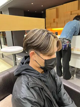 ショート カラー パーマ メンズ アイブロウ ﾎｯﾄﾍﾟｯﾊﾟｰ に移行中【かな】のヘアスタイル