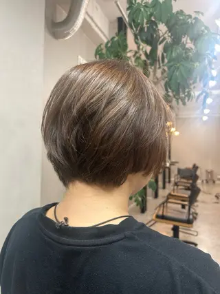 ショート カラー ダイヤモンドリリーキートス所属・濵畑 姫奈のヘアスタイル