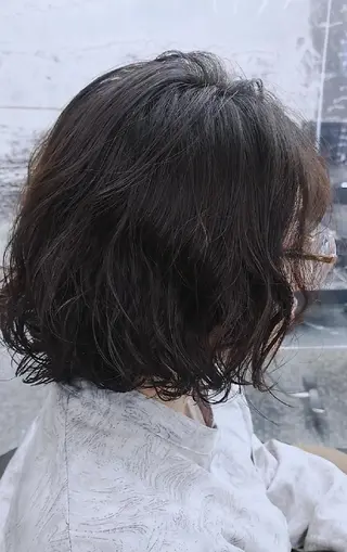 ミディアム パーマ あいだ 透明感カラー🐼のヘアスタイル