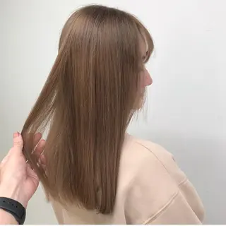 セミロング カラー 🩵ハイトーン 美咲🩵のヘアスタイル