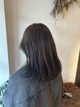 ミディアム カラー 成田 智彩のヘアスタイル