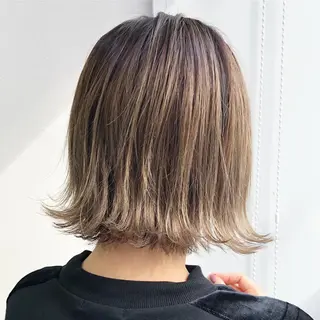 ショート カラー タカハシ ユウキのヘアスタイル