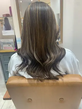 ロング 伊藤 麻菜実のヘアスタイル