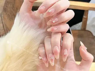 ネイル 🦋 Queenieのネイルデザイン