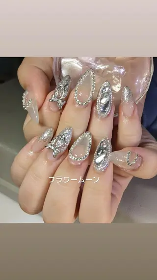 ネイル フラワー ムーンのネイルデザイン