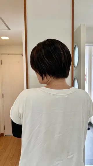 ショート UNBIRTHDAY akariのヘアスタイル